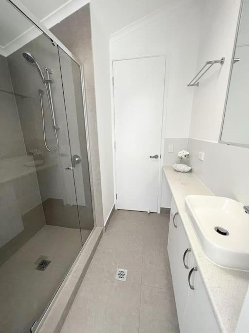 The Villas - Hervey Bay - 2 Separate Villas Urangan Екстериор снимка